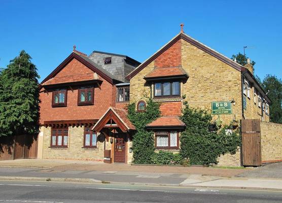 Oakwood Bed and Breakfast Heathrow 1