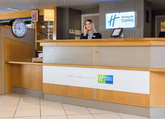 Holiday Inn Express LONDON - LUTON AIRPORT by IHG 1