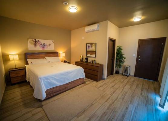 California Comfort & Suites 1