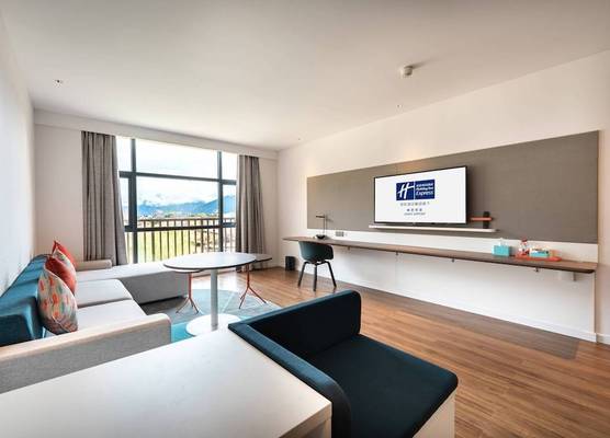 Holiday Inn Express Linzhi Airport by IHG 1