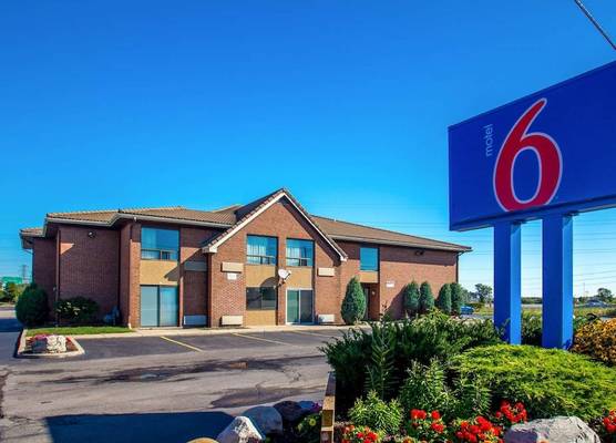 Motel 6 Amherst, NY - Buffalo 1
