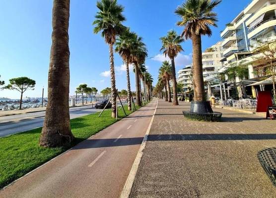 Lungomare Daily Sleeps 2 Beachfront 1