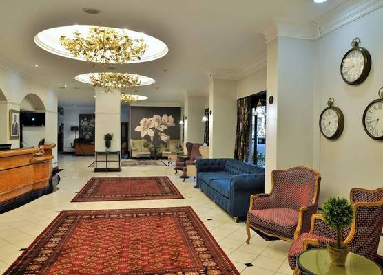 Cresta Jameson Hotel 1