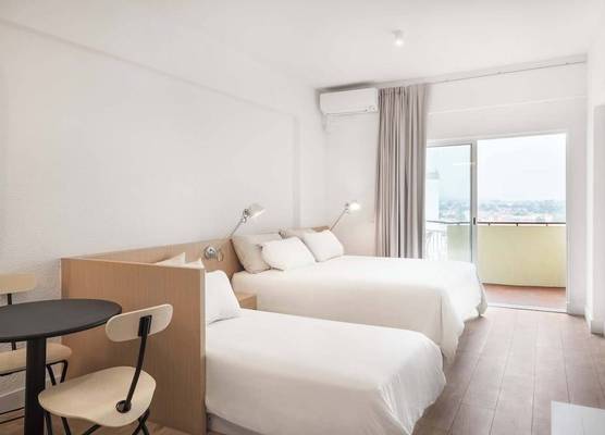 Equador Superior Suites by Olala Homes 1