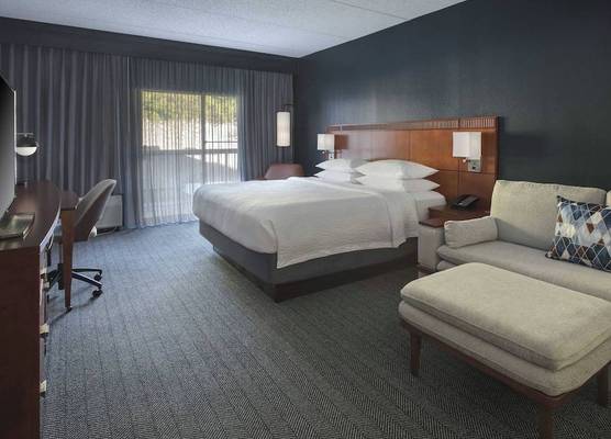 Courtyard by Marriott Norwalk 1