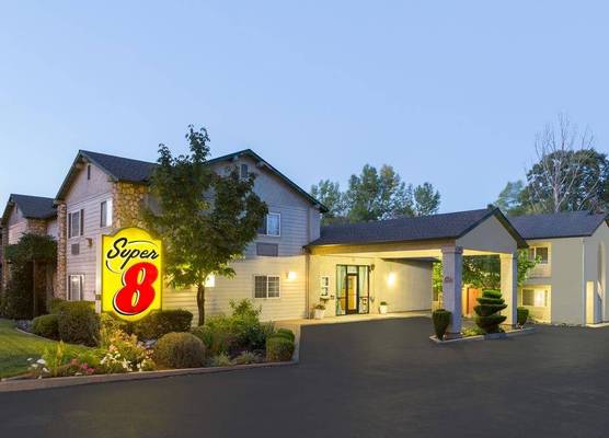 Creekside Inn & Suites 1