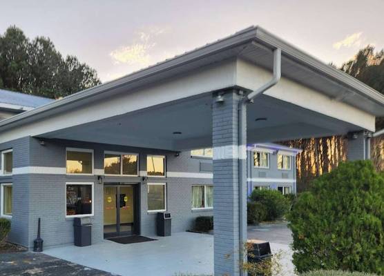 Econo Lodge Inn & Suites Warsaw 1