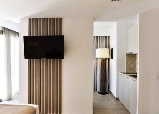 Anais Milos Suites 1