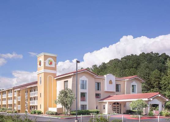 Super 8 by Wyndham Austell/Six Flags 1