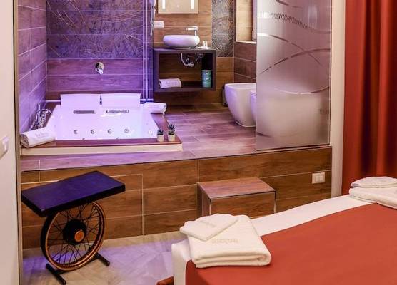 Twin Towers Naples Luxury 1