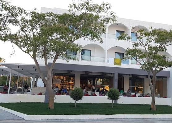 Cosmopolitan Hotel 1