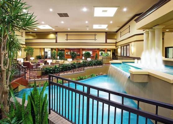 Holiday Inn & Suites CINCINNATI-EASTGATE (I-275E) by IHG 1