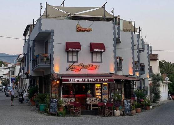 Rebetika Hotel & bistro 1