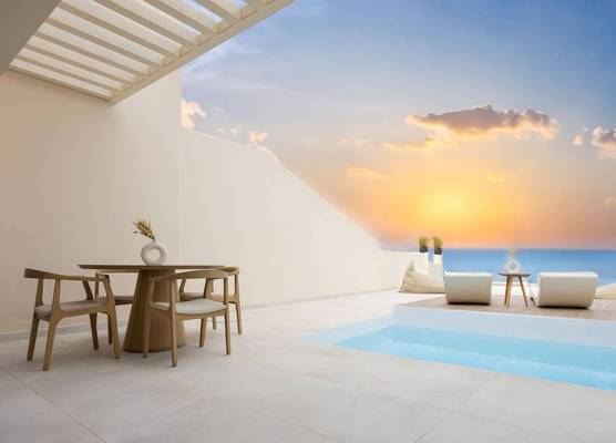 Pnoe Luxury Suites 1