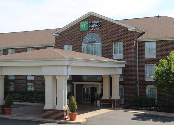 Holiday Inn Express & Suites WARRENTON by IHG 1