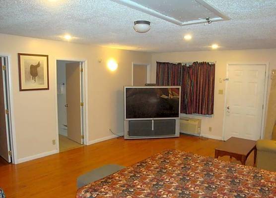 Economy Motel Inn and Suites Somers Point 1