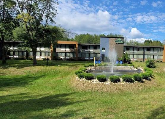 Wingate by Wyndham Lake George 1