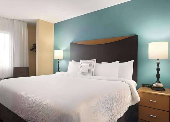 Dubuque Inn and Suites 1