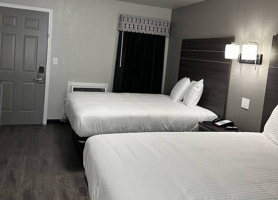 Sleepy Traveler Motel 1