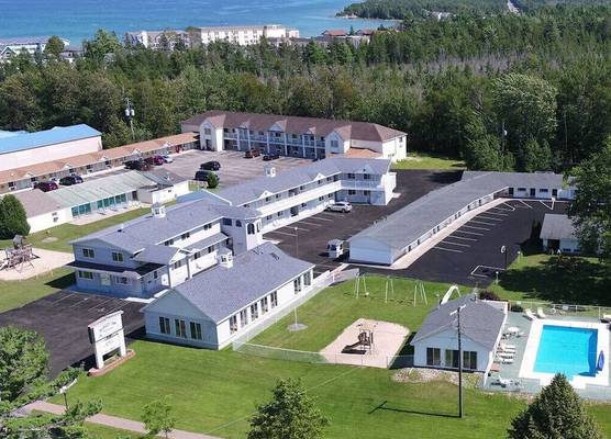 Mackinaw Budget Inn 1