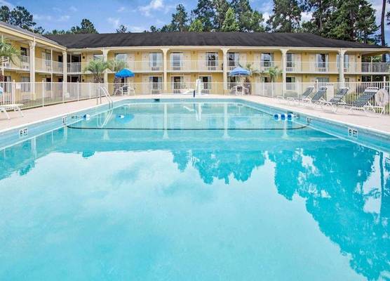RAMADA BY WYNDHAM WALTERBORO 1
