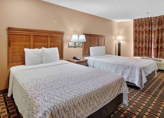 HomeTown Inn & Suites 1