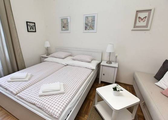 Angel City Aparthotel 1