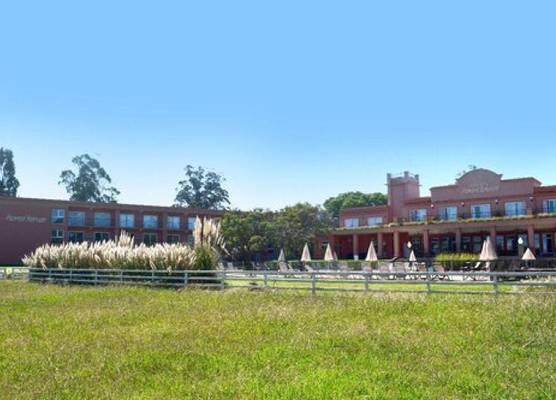 Howard Johnson by Wyndham Chascomus 1