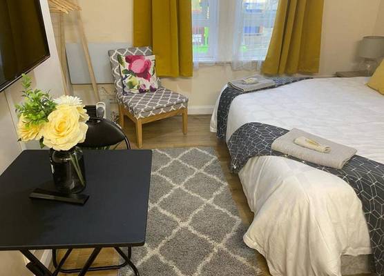 Alphastudio-leeds-walk 2-city-centre-freepark-wifi 1