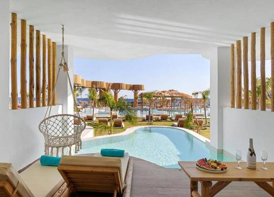 Alia Beachfront Suites and Spa 1