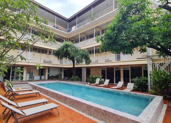 Feung Nakorn Balcony Rooms and Cafe 1