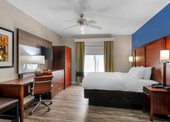 Comfort Suites St Charles-St Louis 1