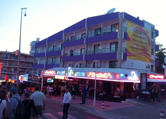 Coconut Apartments - Adults Only 1