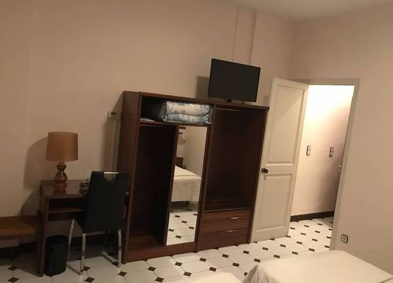 Hotel Suís 1
