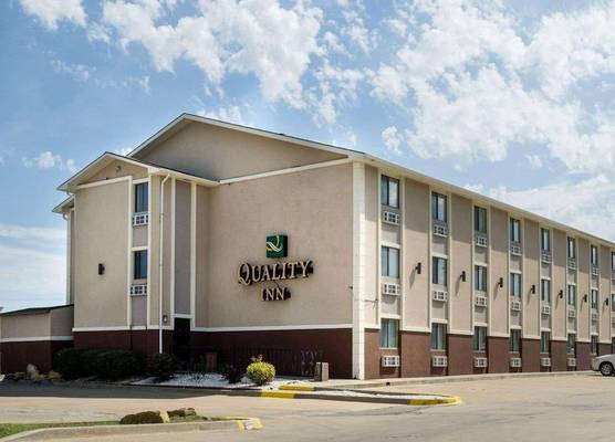 Quality Inn I-70 at Wanamaker 1