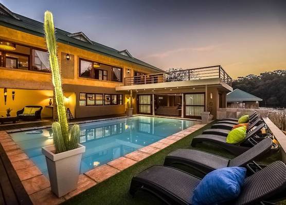 Bambuu Lakeside Lodge 1