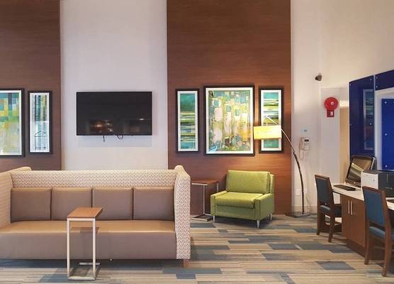 Holiday Inn Express & Suites SURREY by IHG 1