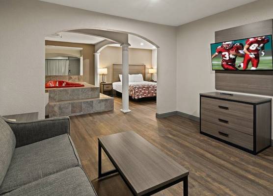 Red Roof Inn & Suites Irving - DFW Airport South 1