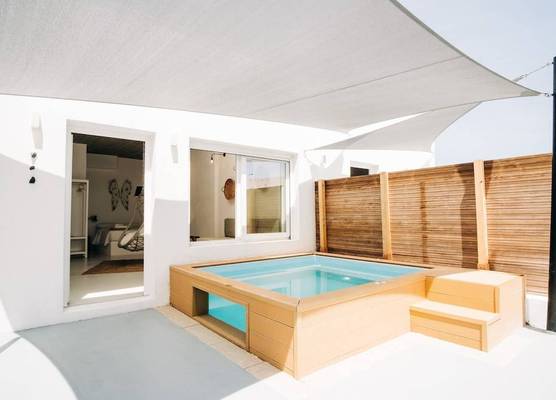 Mesanto Luxury Suites 1