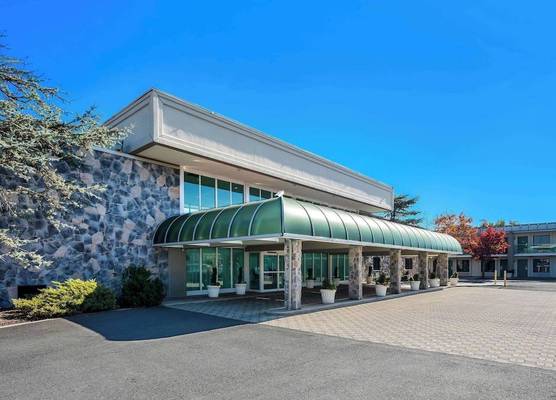 Brandywine Valley Inn SureStay Plus by Best Western 1
