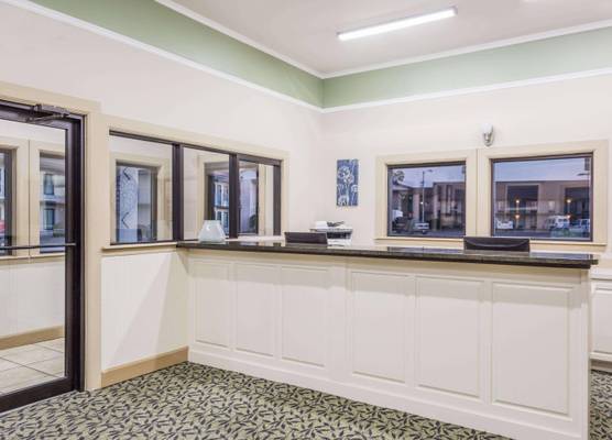 Super 8 by Wyndham Adel 1