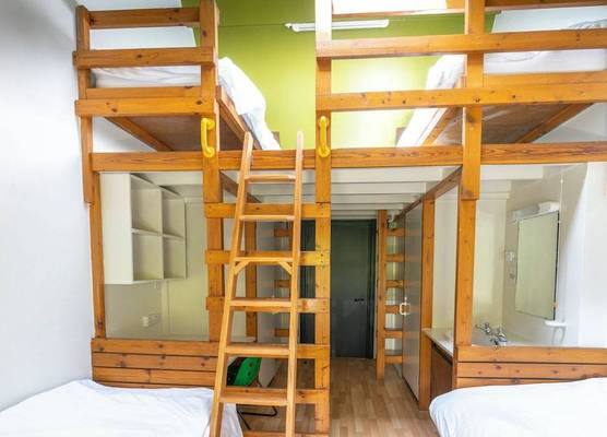 IOU Hebden Bridge Vegetarian Hostel 1