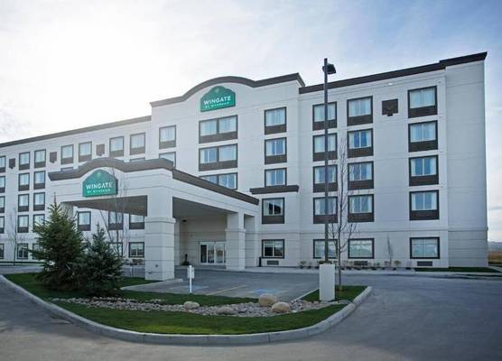 Wingate by Wyndham Calgary Airport 1