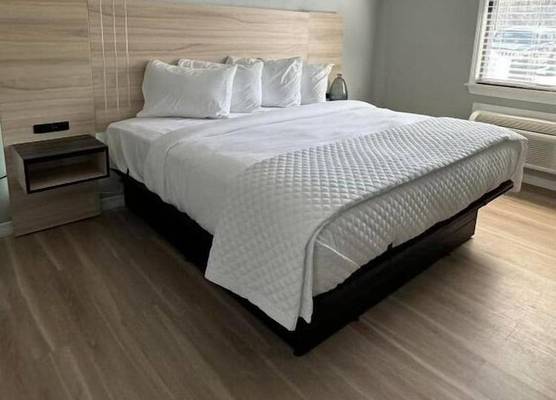 Road House Hotel & RV Park 1