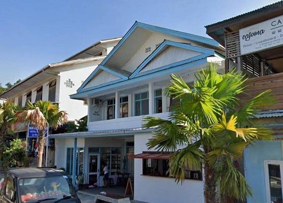 Komodo Indah Hotel and Hostel 1