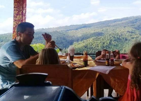 Aris Homestay and Warung Made 1