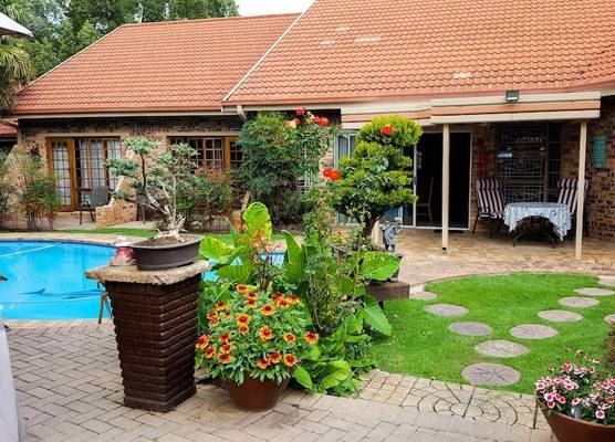 Aark Guest Lodge 1