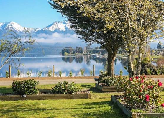 Te Anau Lakeview Holiday Park & Motels 1
