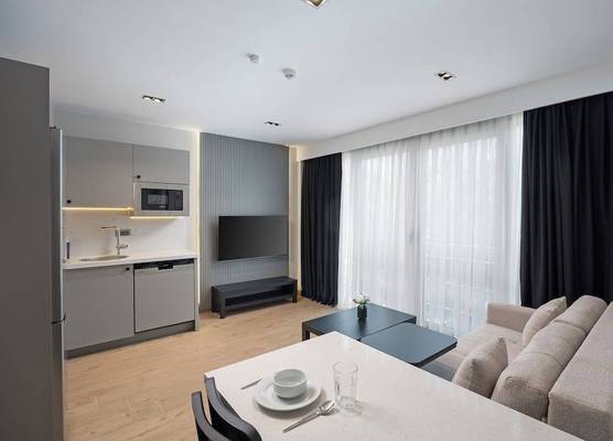 Mel House Lara 1