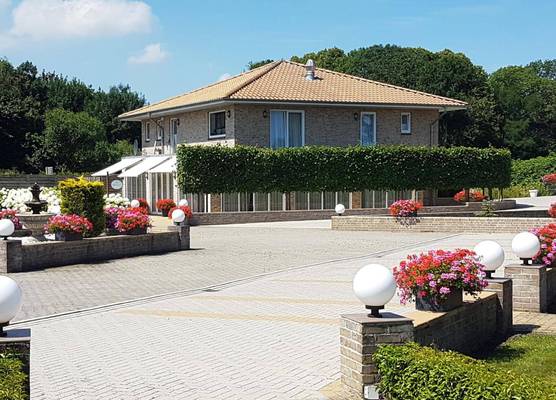 Hotel Garni Am Lindenhof Bunde 1